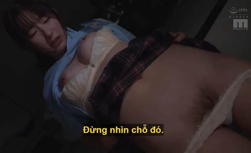 Sếp trên lập mưu tính xxx cô em dưới quyền kiêu kỳ lười nhác, suốt ngày bận rộn tán gẫu tin nhắn cùng người yêu.